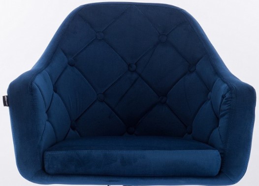 niebieskie krzesła - modne meble granatowy kolor 